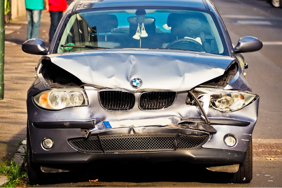车祸重伤遭意外险拒赔100万，原因竟是车辆未年检！